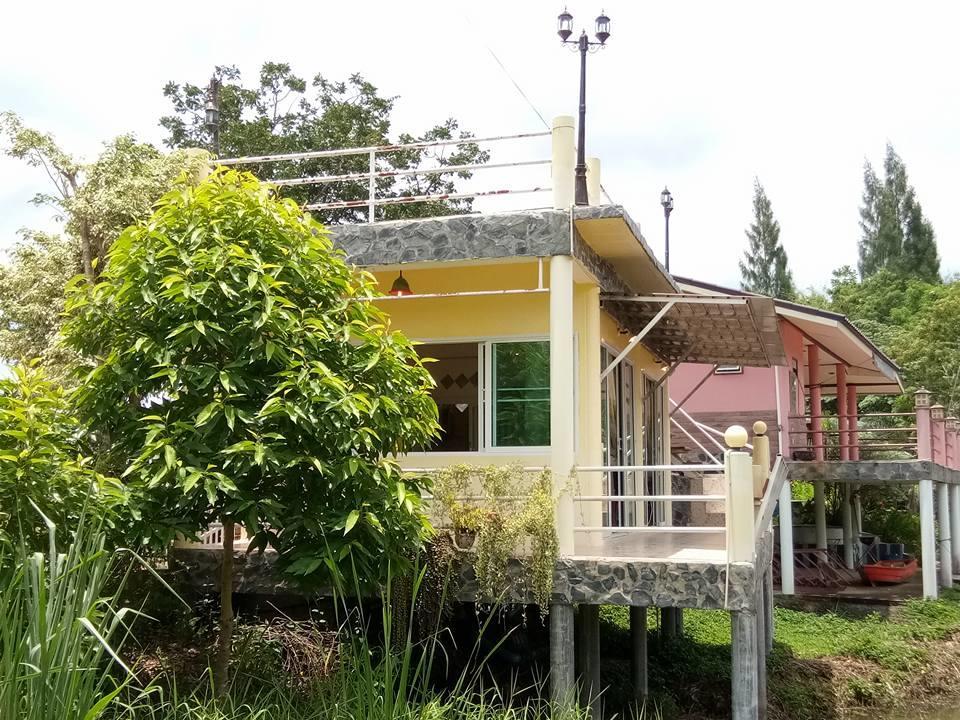 Kratommai Phuwaree Wang Nam Khiao