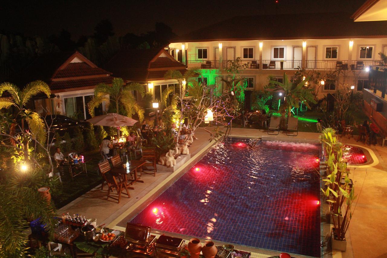 Baan Sooksiri Bangsaray Resort