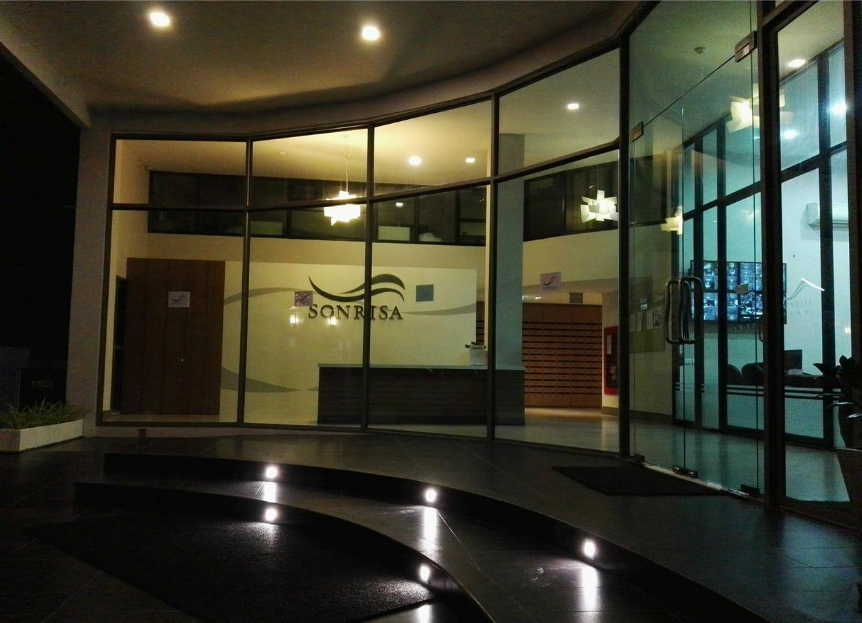 Aparthotel Sonrisa Srirachaที่พักติดทะเล