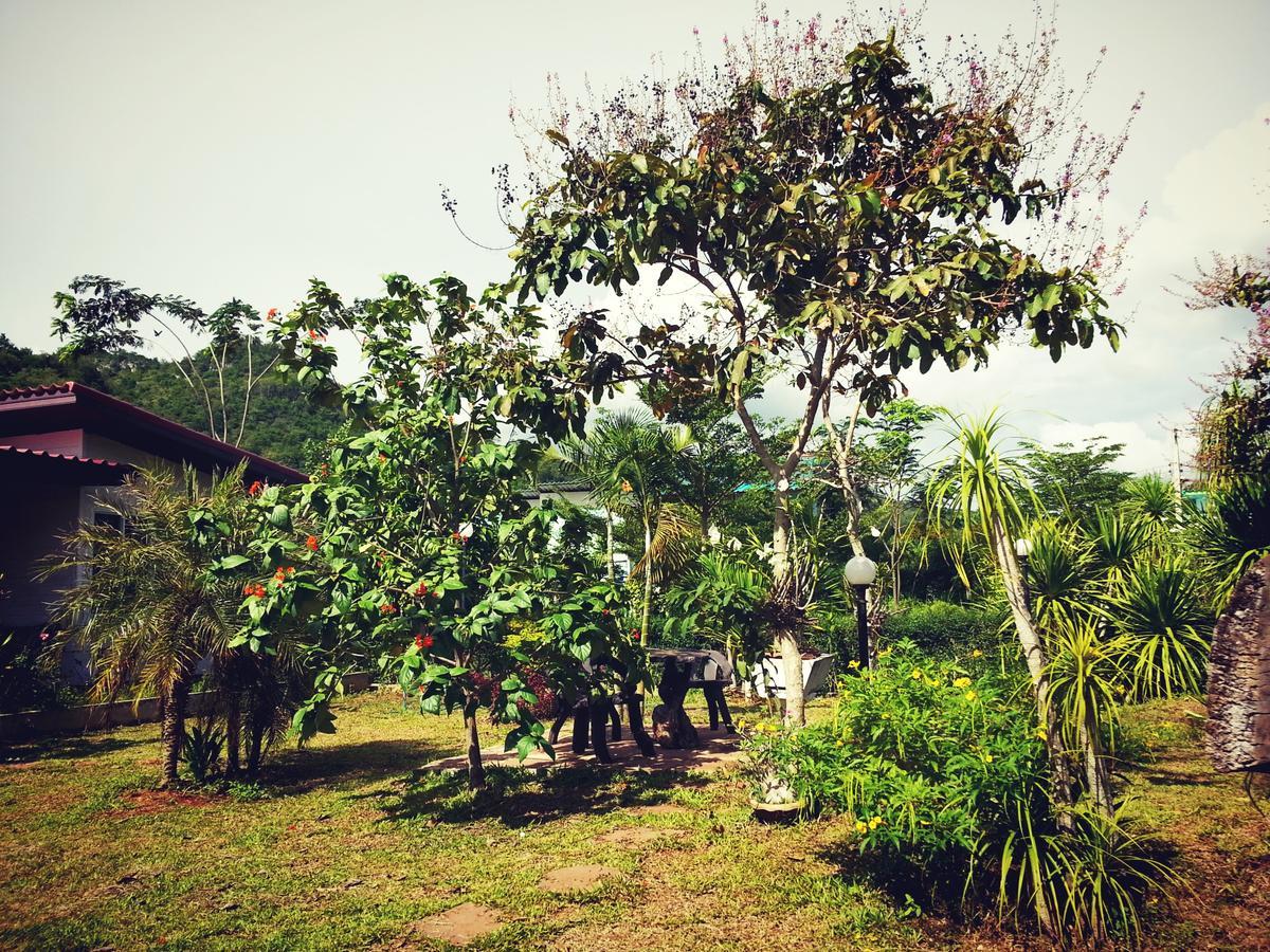 Baan Khaoneawdum Resort