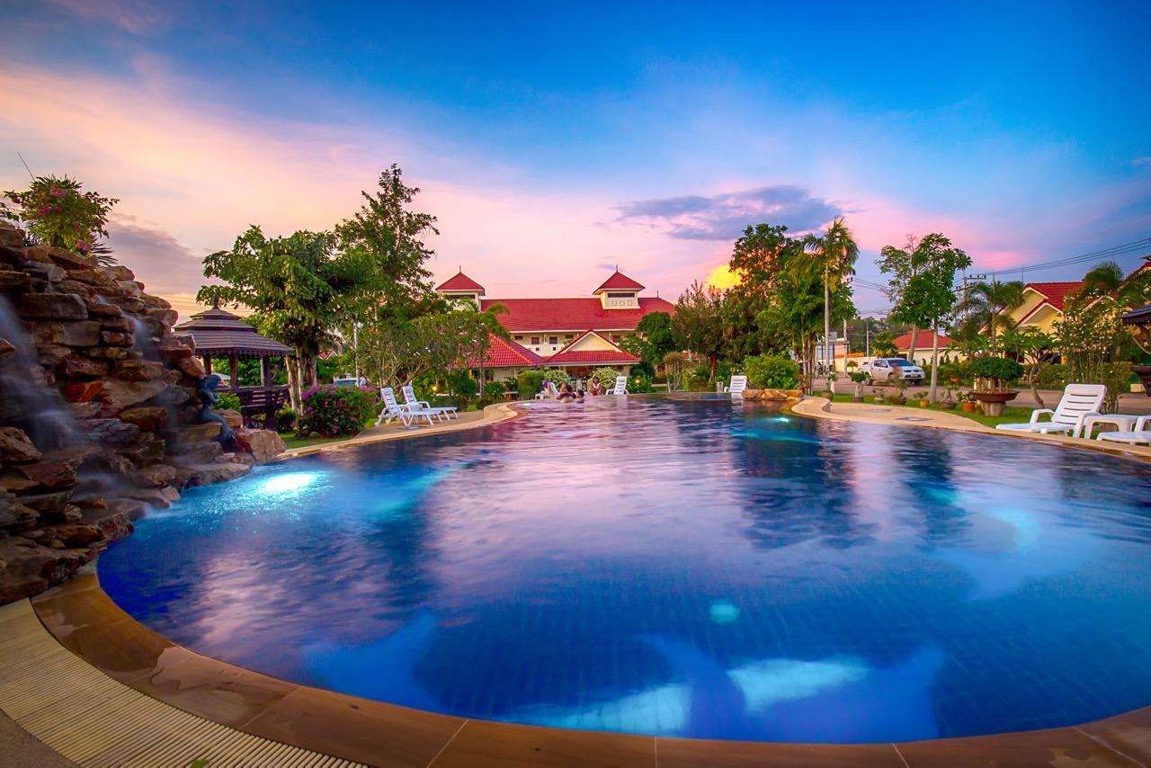 Lake Villa Resort Bang Lamung