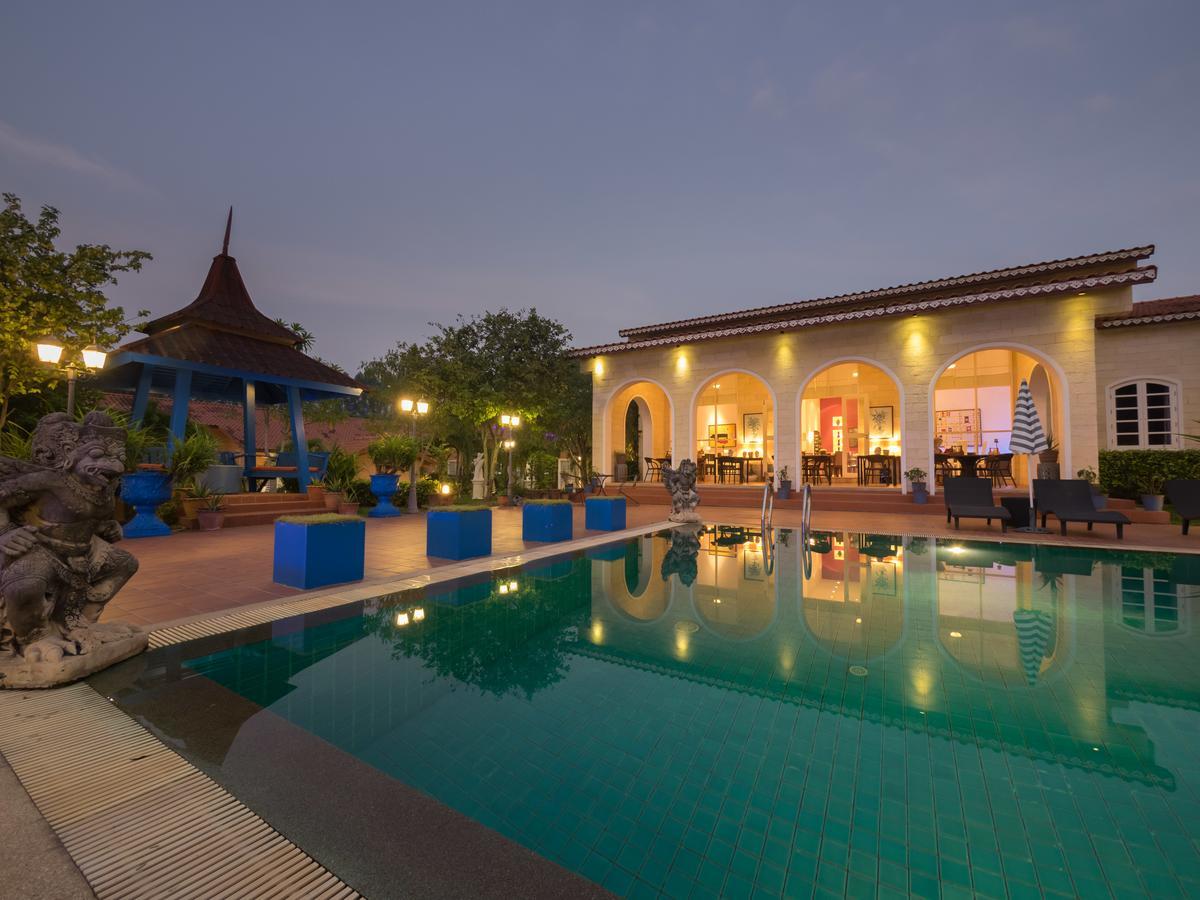 Pictory Garden 4*
