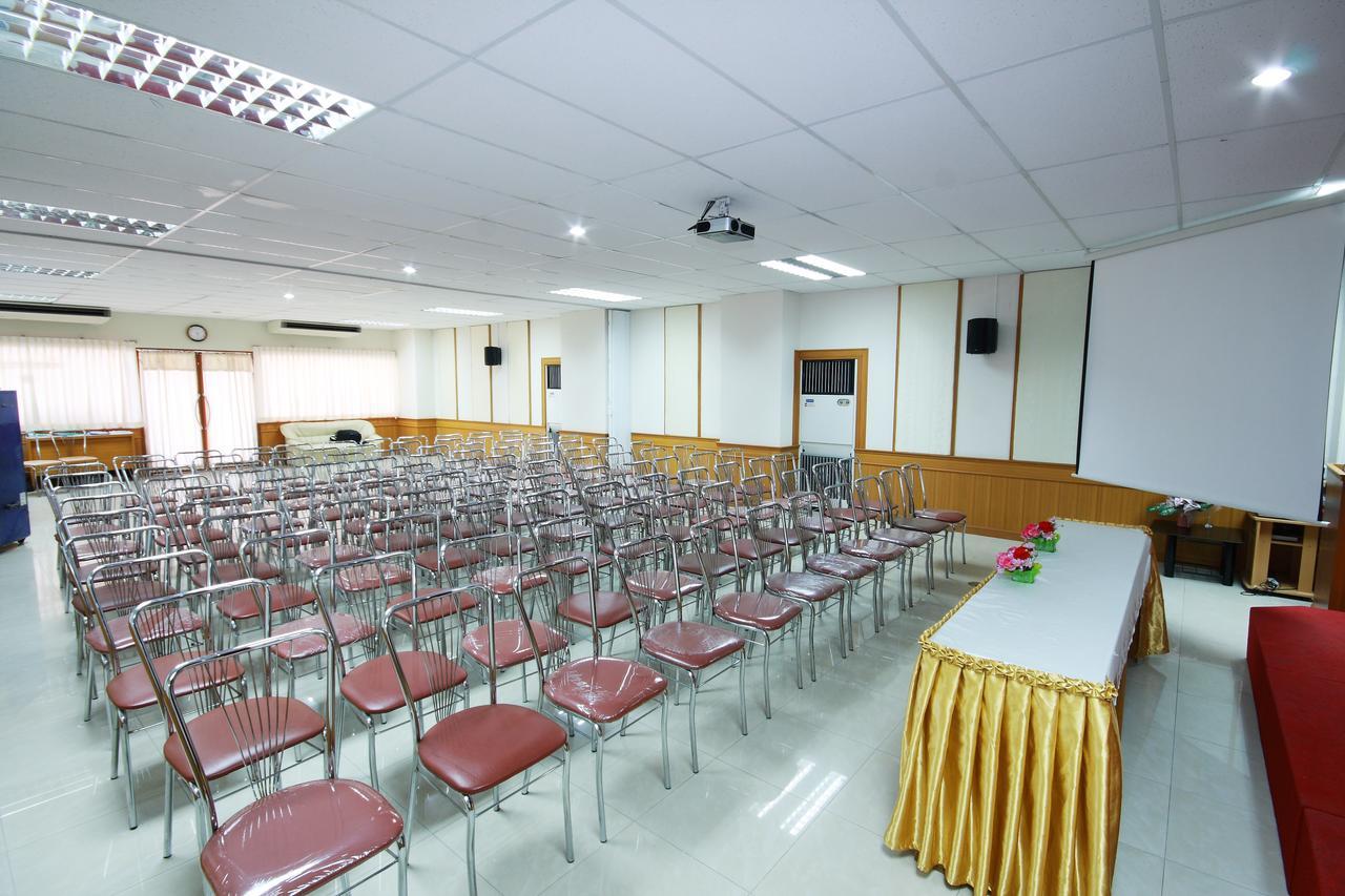 Hotel P.a. Place Nakhon Sawan