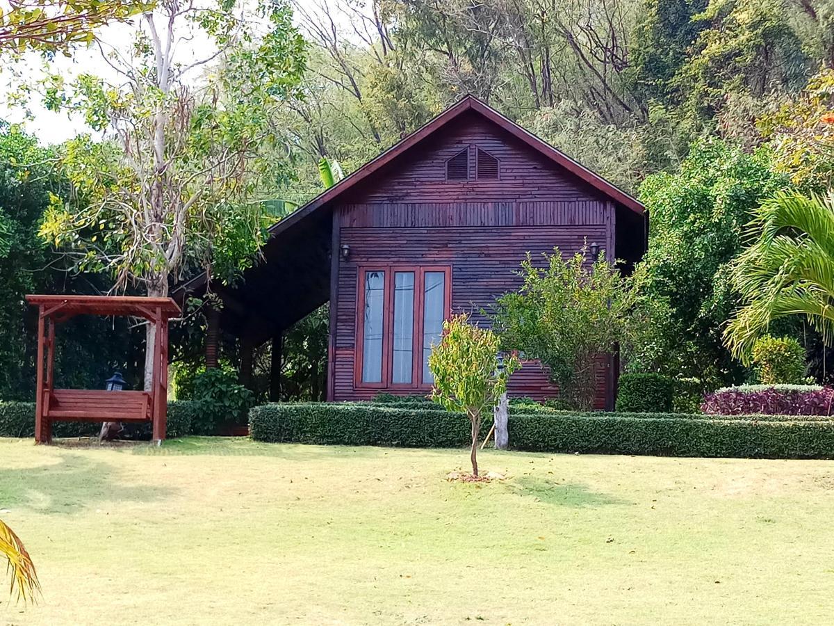 Resort Maingern Maithong Muak Lek