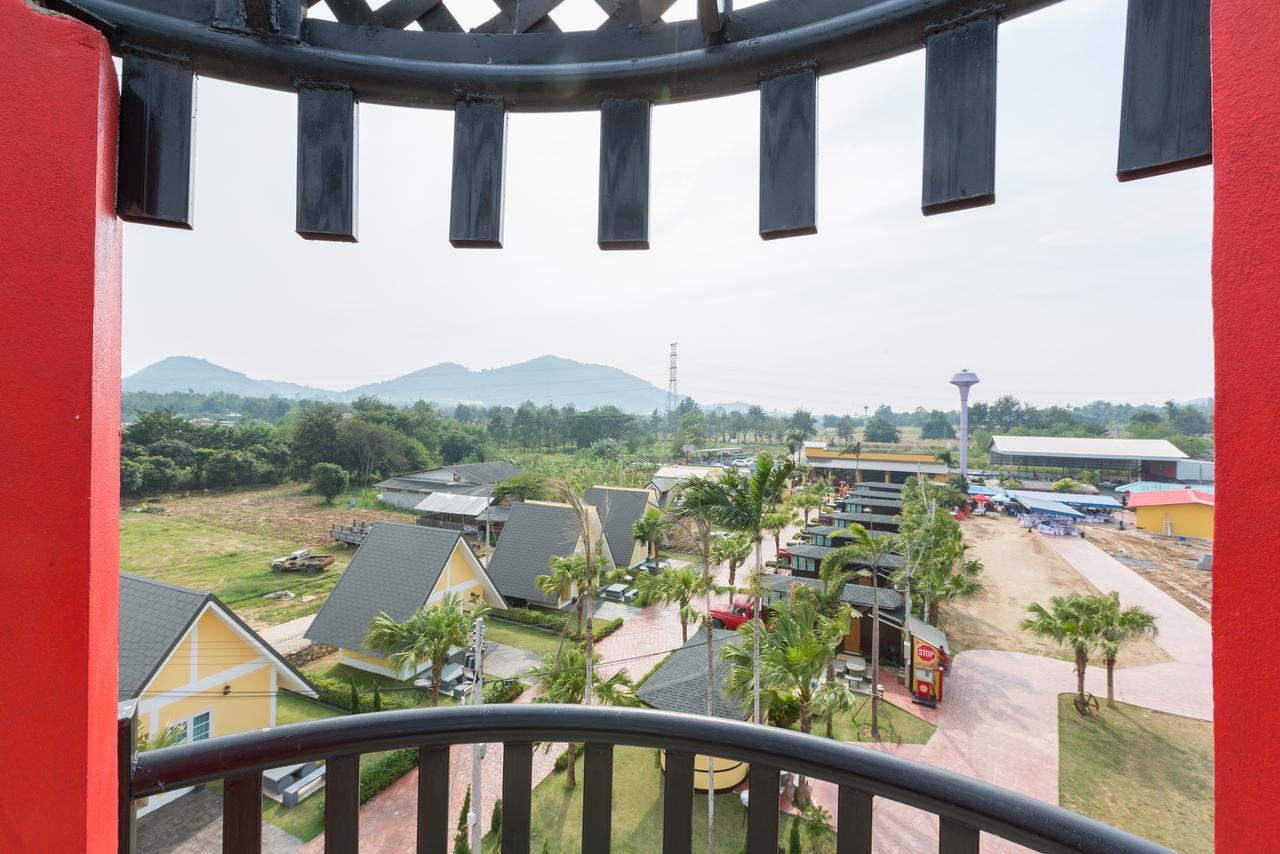 Apinya Bangsaray Resort