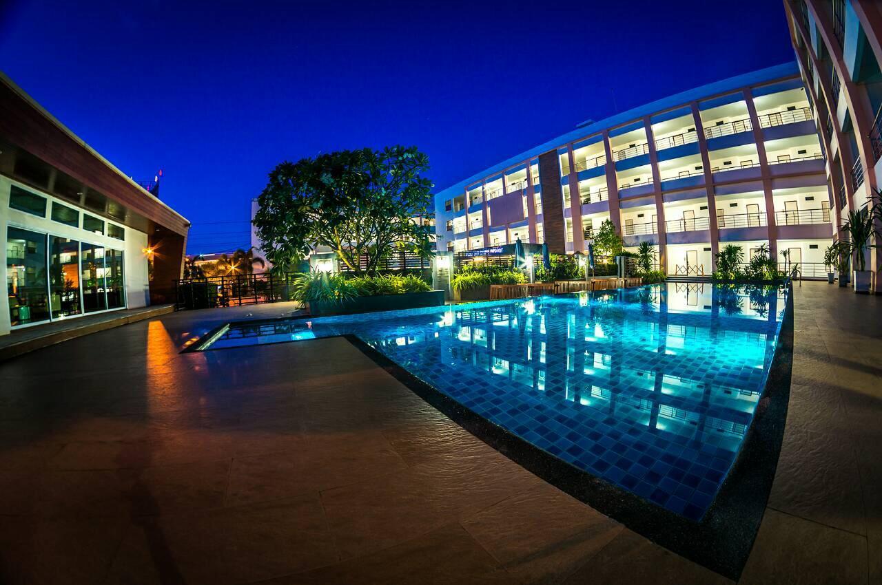 Paragon Hotel 4*