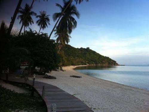 Hotel Leela Beach