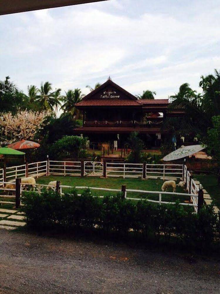 Resort Ruean Thai Nai Bang By Pansak