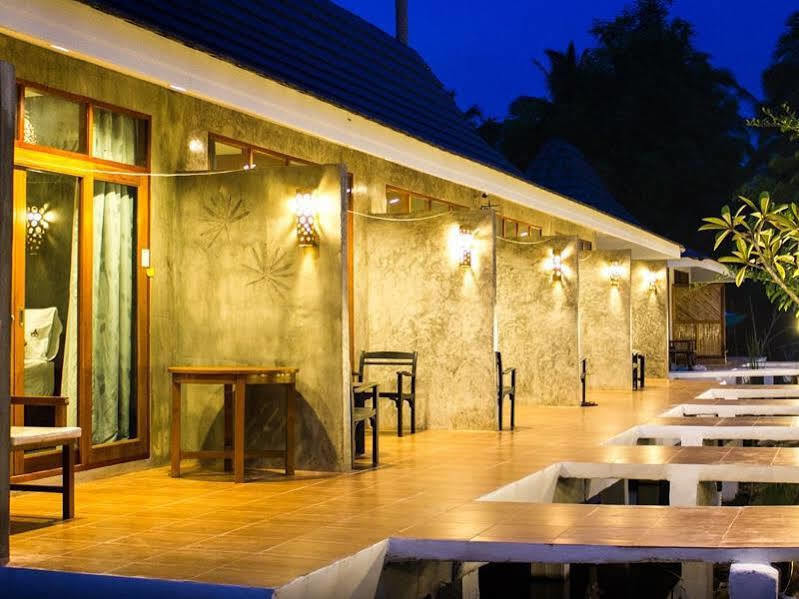 Ruean Thai Nai Bang By Pansak Surat Thani