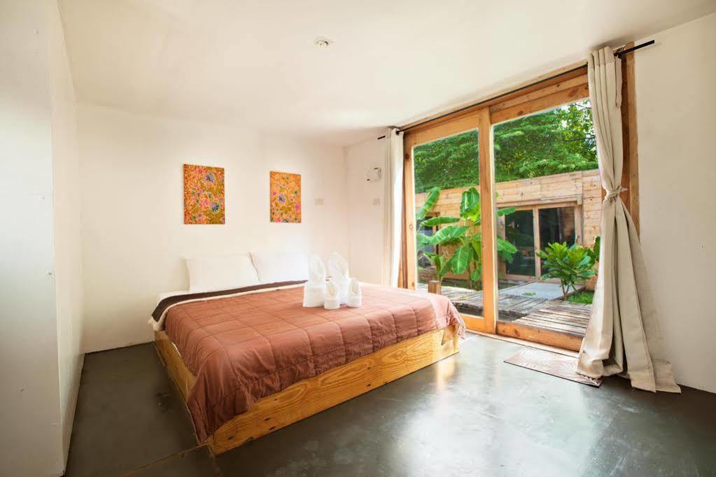 Resort The Box -
