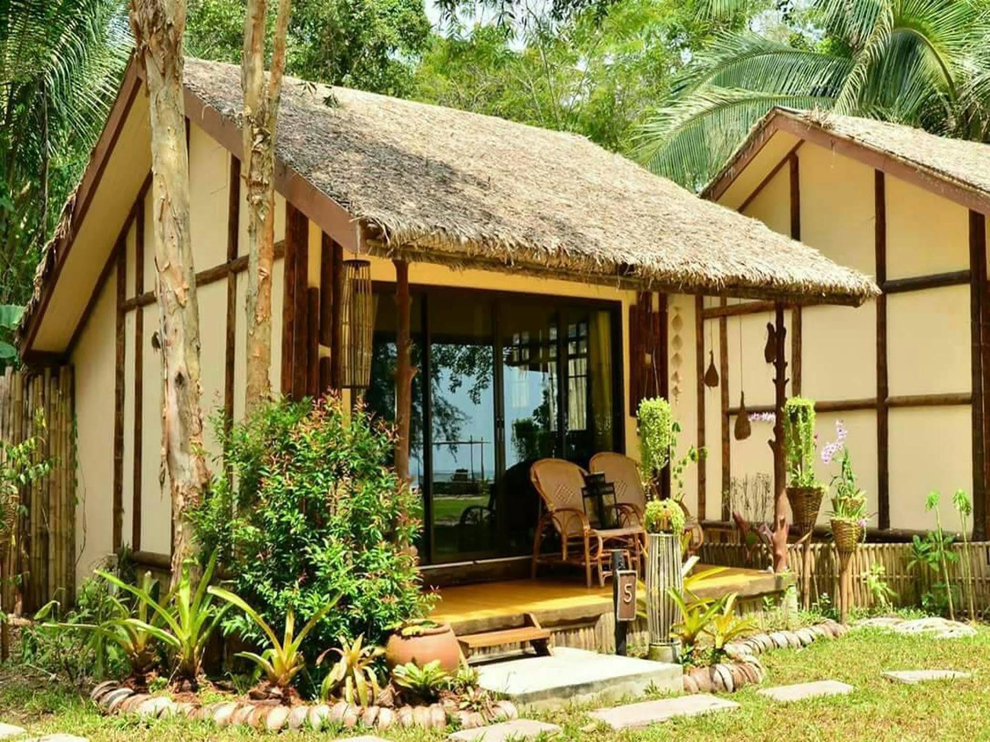 Longbeach Villa Hotel