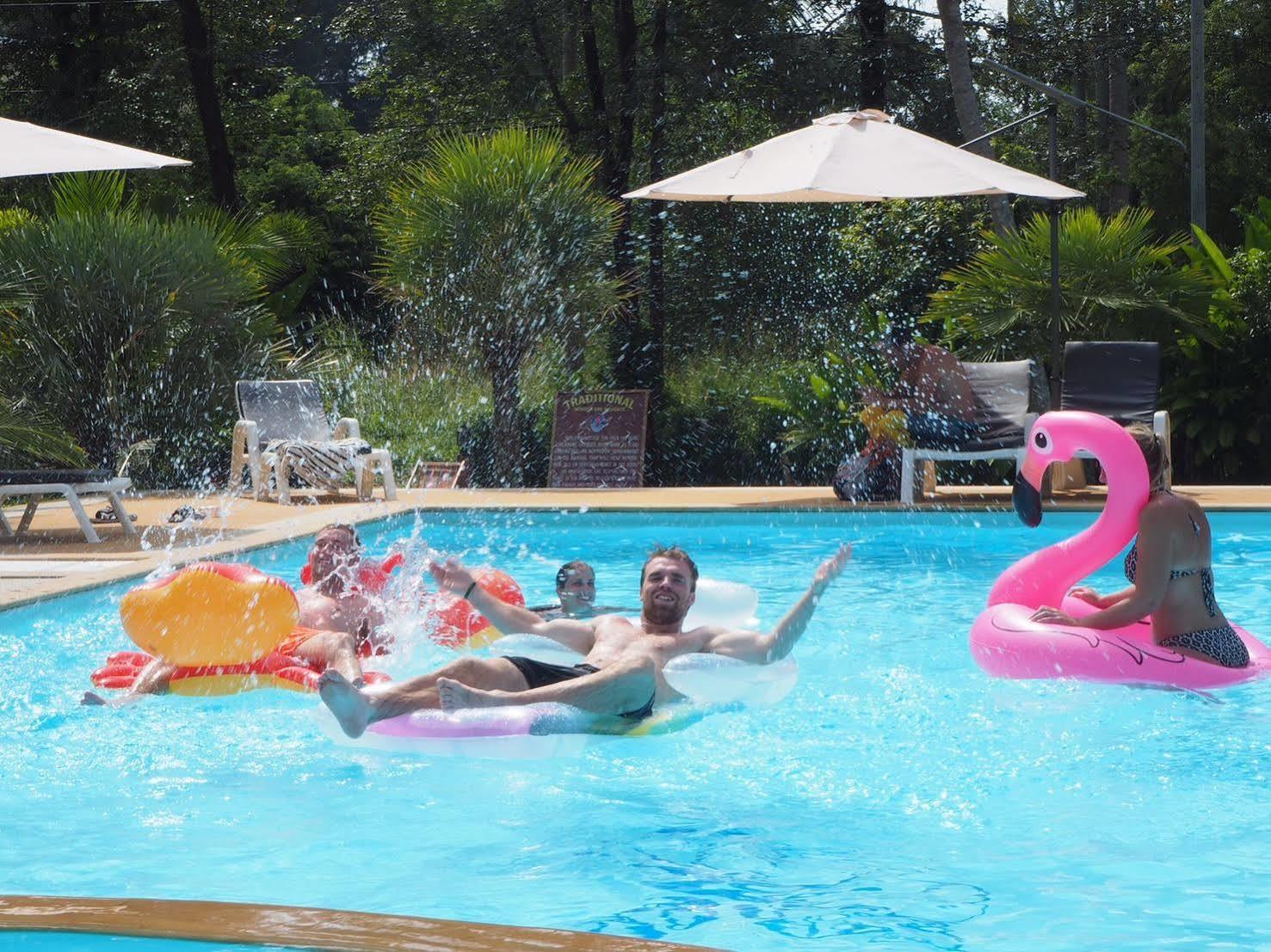 Resort Peaceful , Long -