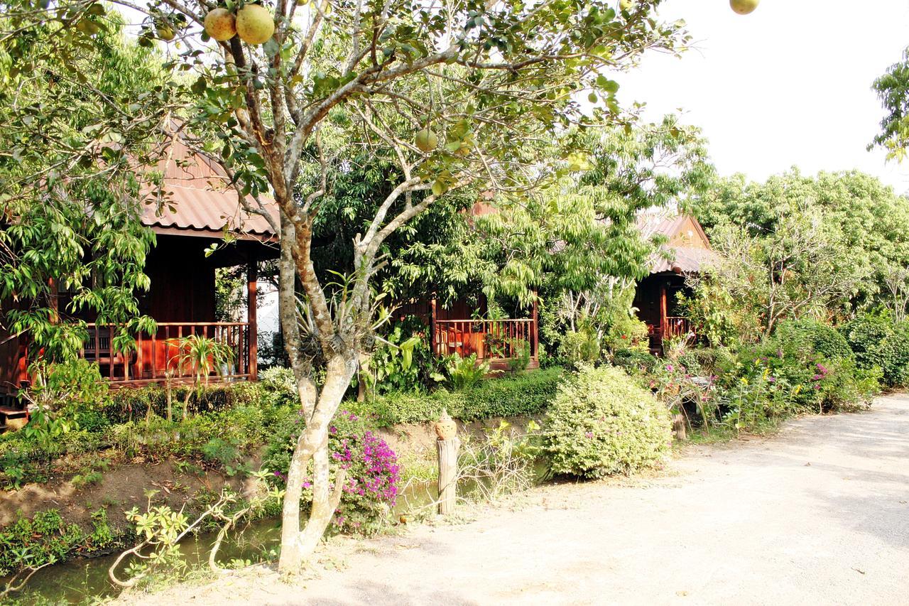 Baansuan Lychee Maeklong Ampawa Resort