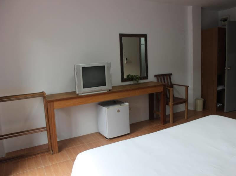 Romruen Samed Hostel