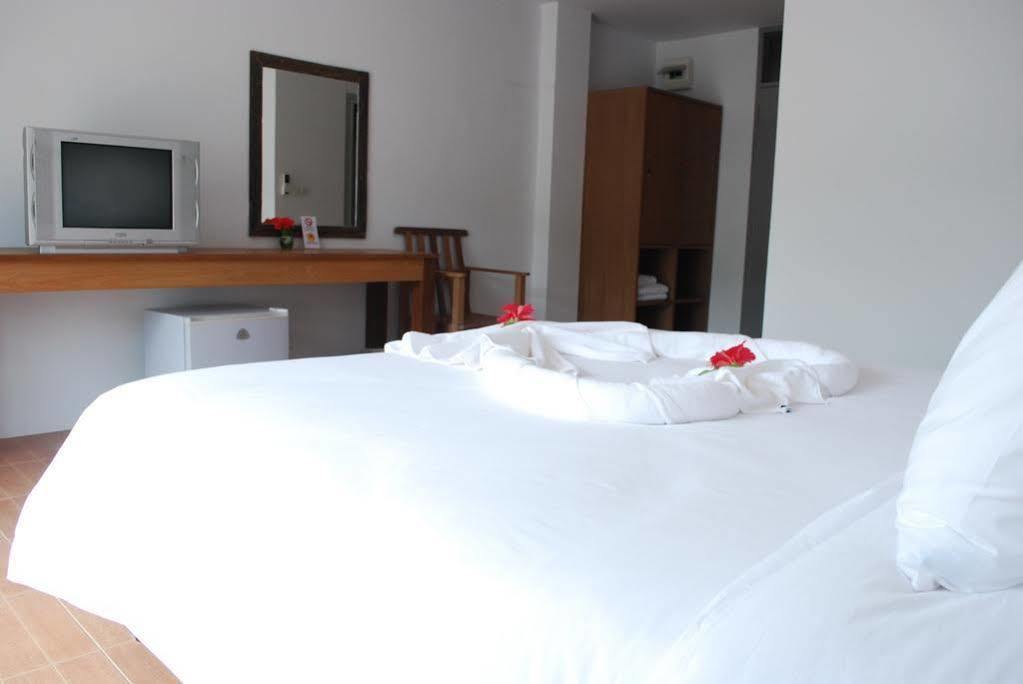 Hostel Romruen Samed *