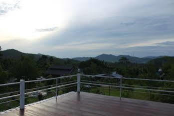 Hotel The Happiness Suan Phueng