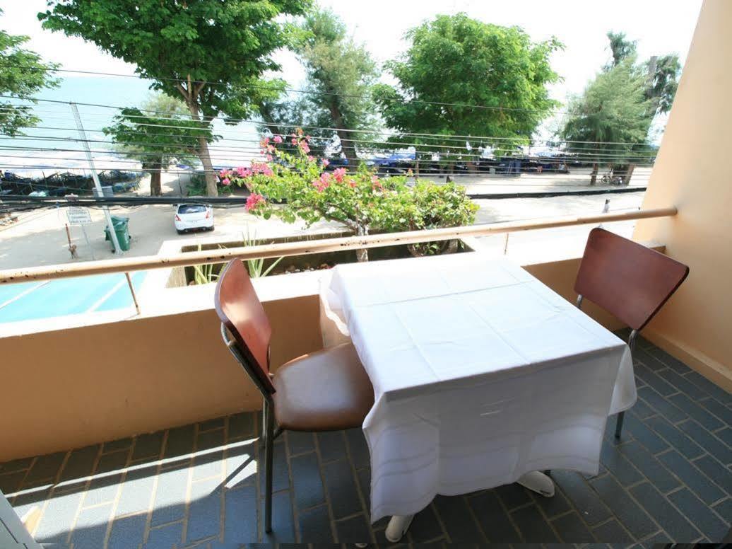 Beachfront Cha Am Guest house 3*