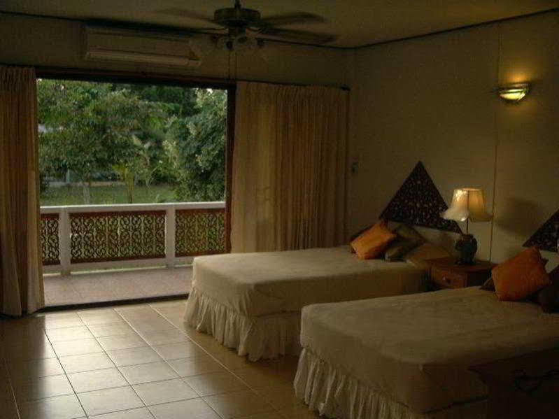 Ruen Thai Rim Haad Resort