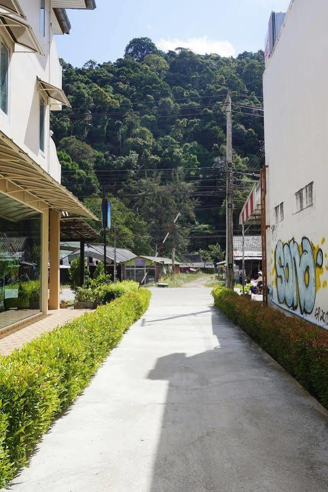 Na Vela Village