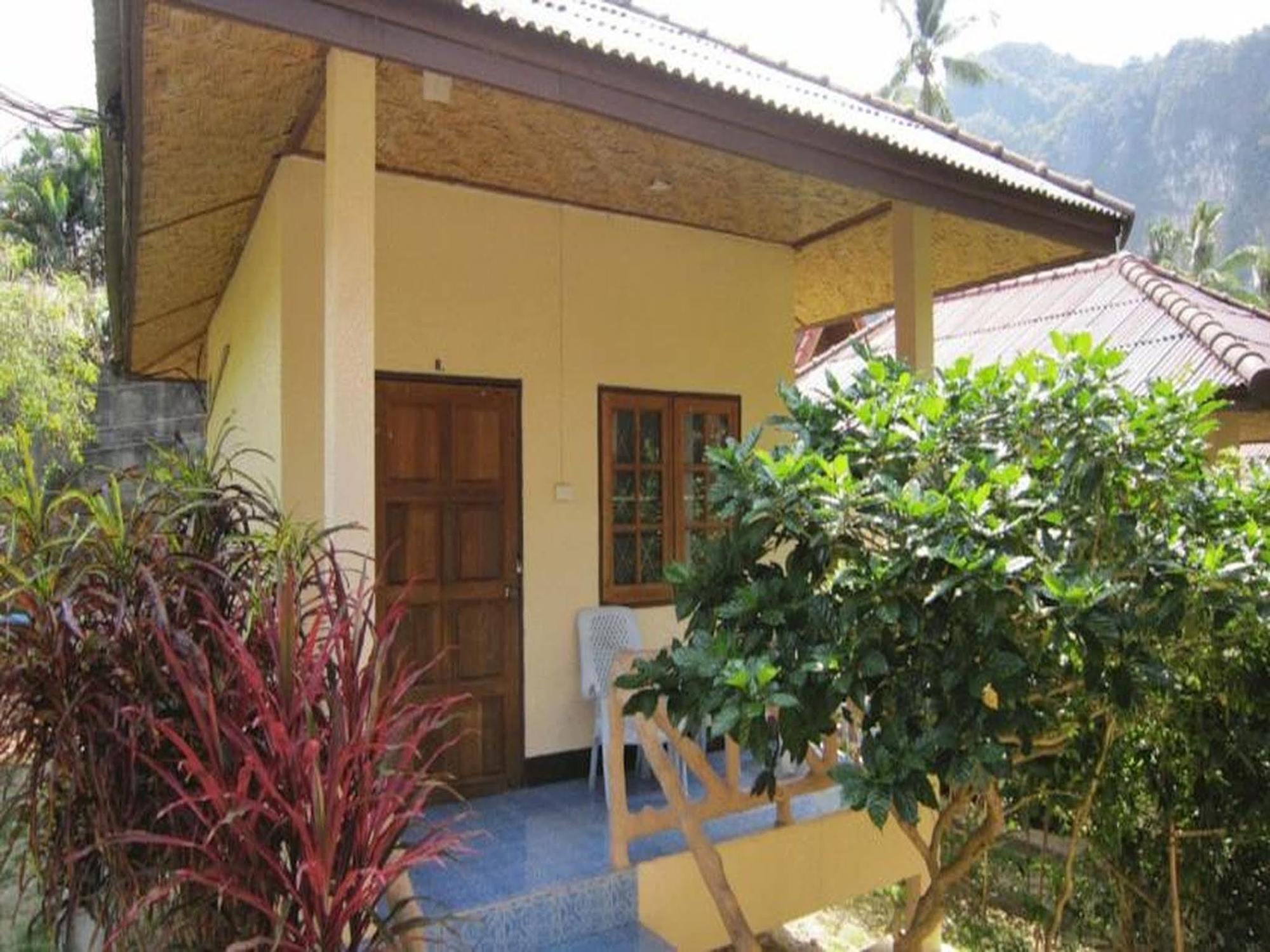 Adam Guest house *