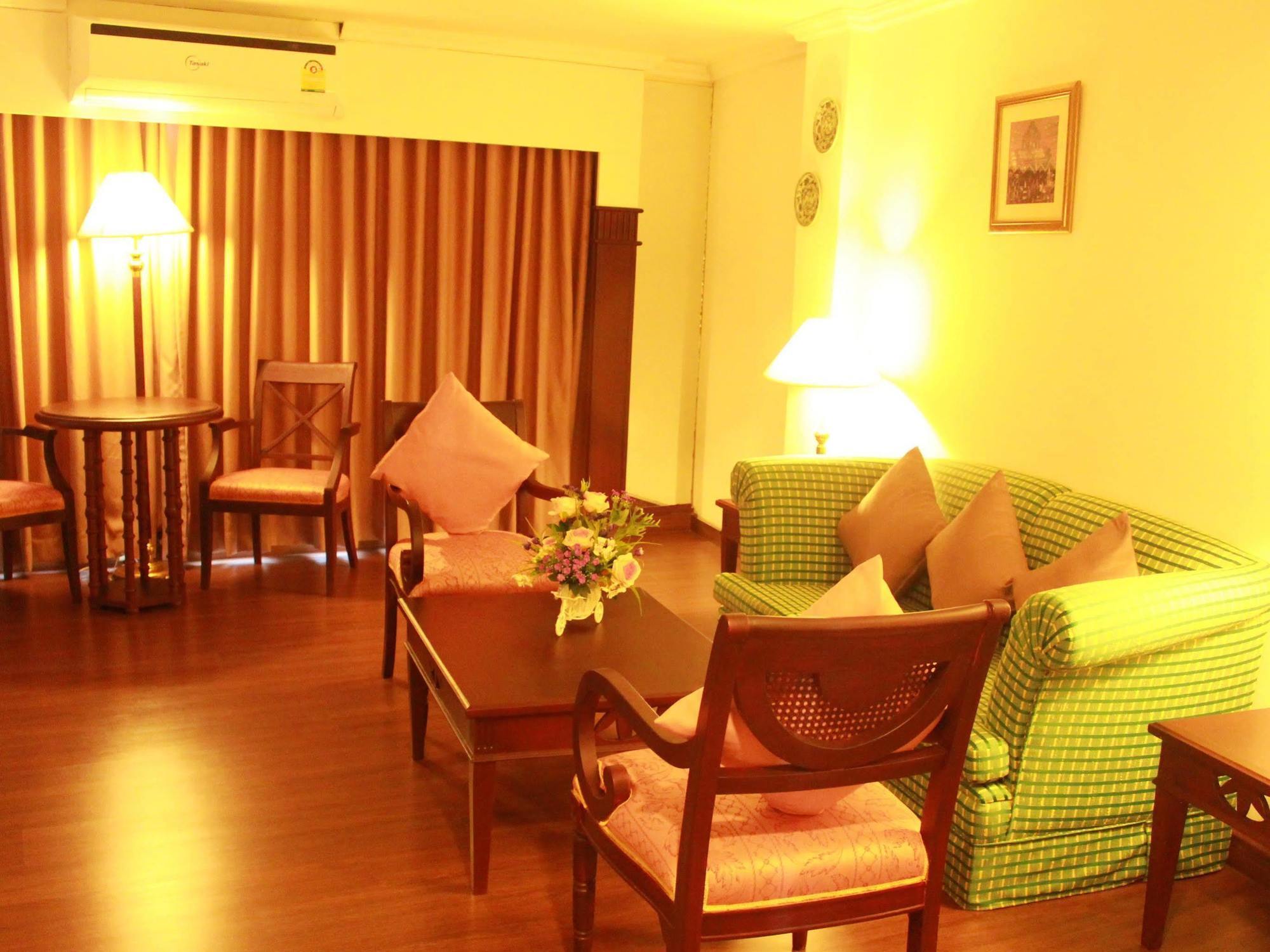 Hotel Mayflower Grande