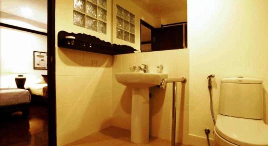 Cucumber Inn 2*
