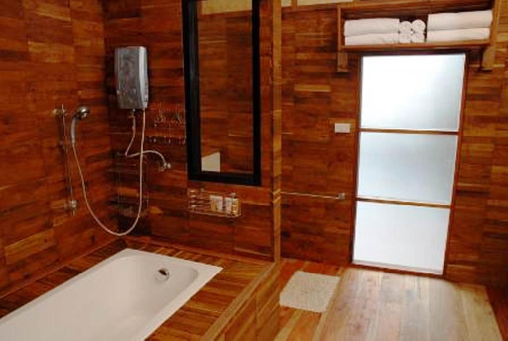 Boutique Raft Resort, River Kwai 3* Sai Yok