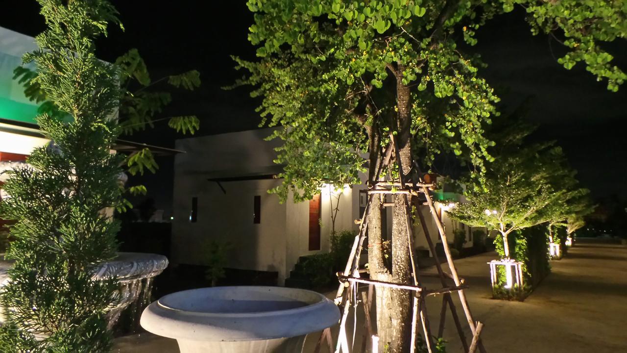 Larena And 2* Bangkok