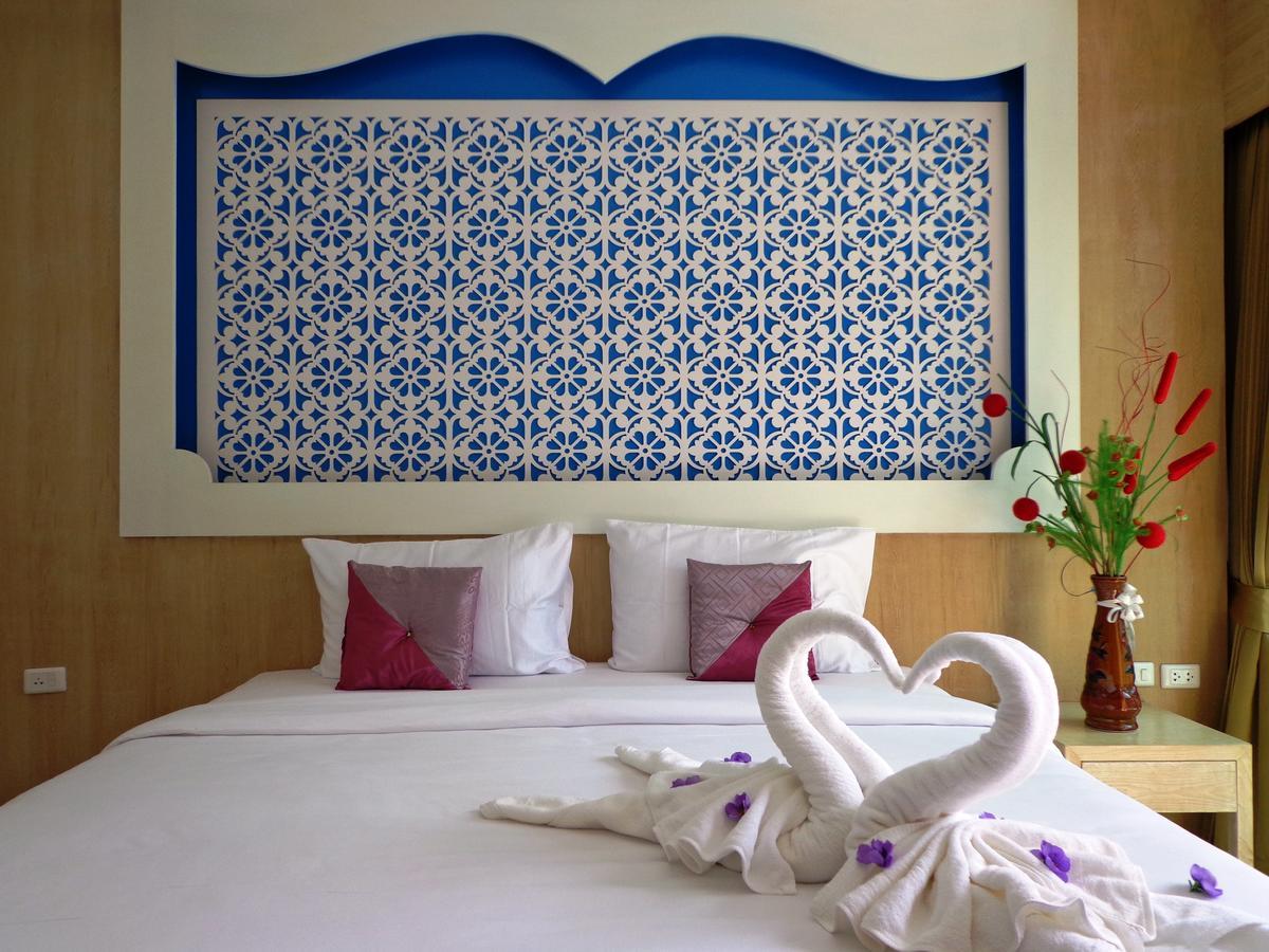 Inn Red Sapphire