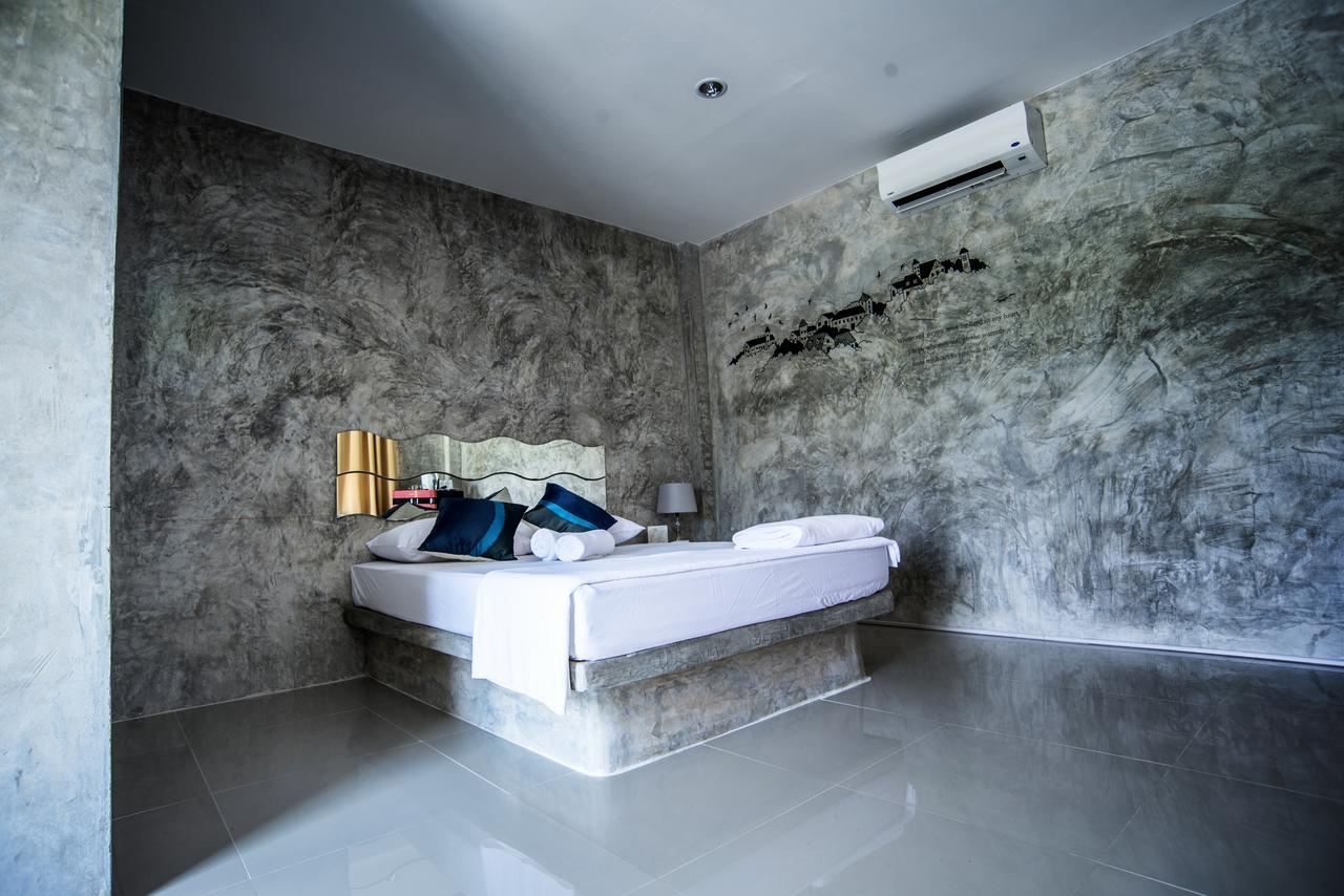 Hotel Larena And Bangkok