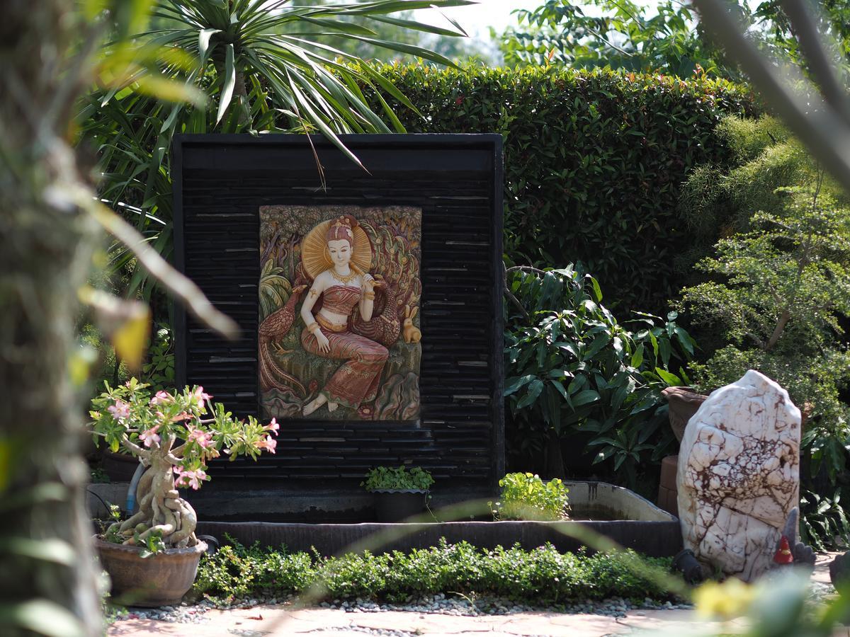 Rai Fahpratan And Garden