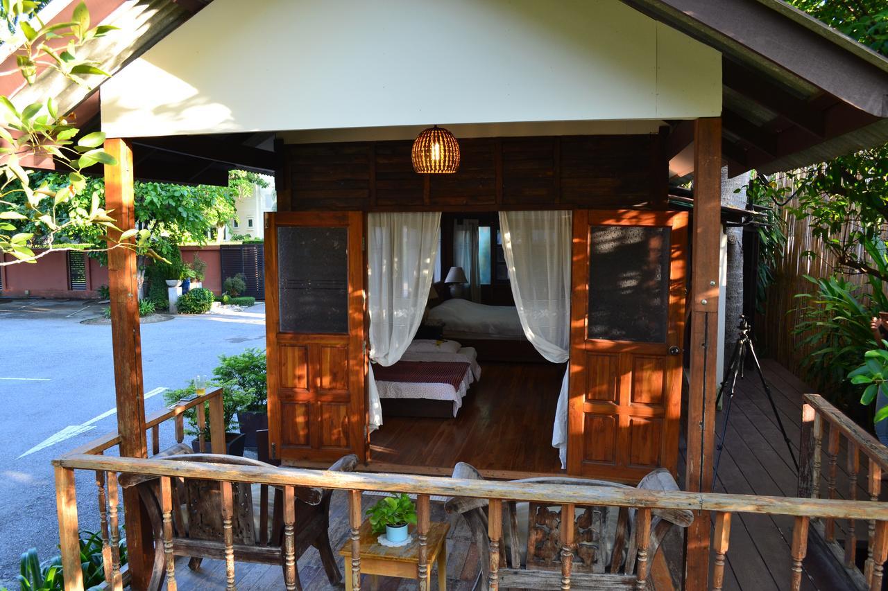Oasis91 & Restaurant Haad Chao Samran