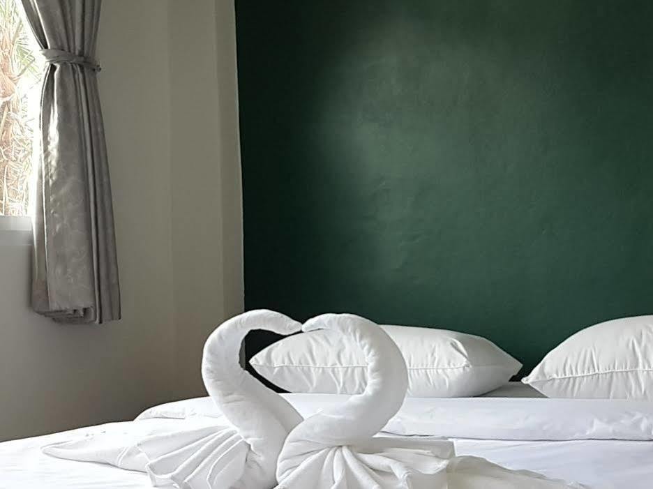 Hotel Baannoksuan Samui 3*