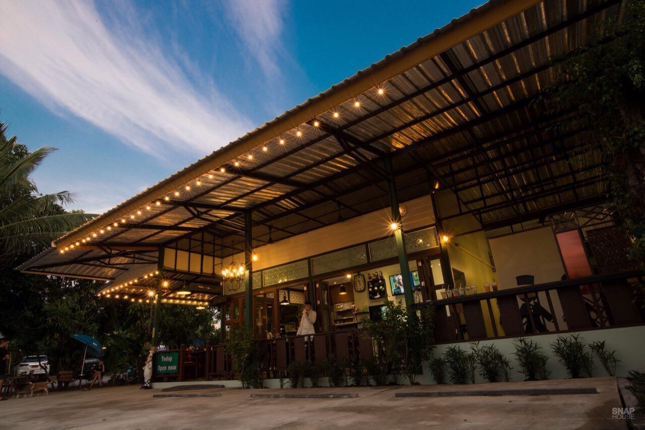 Sunday J & Restaurant Resort