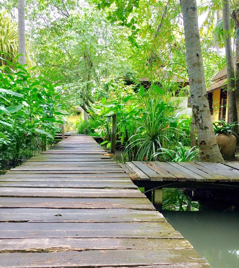 Hotel Parn Dhevi Riverside &