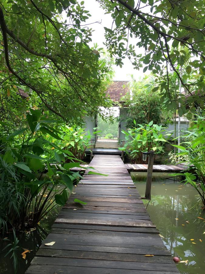 Parn Dhevi Riverside & Hotel