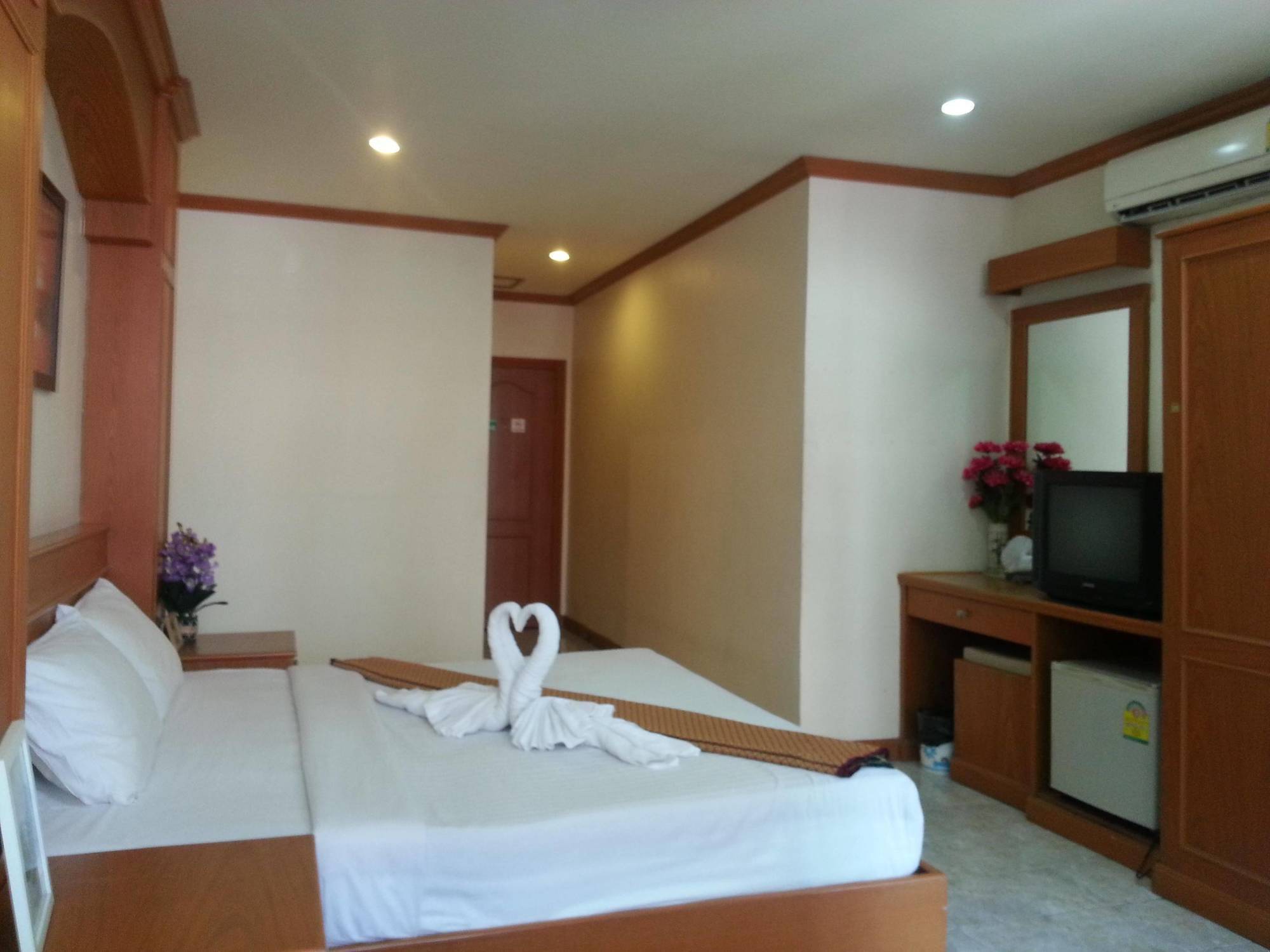 Oyo 739 Presley Phuket Patong