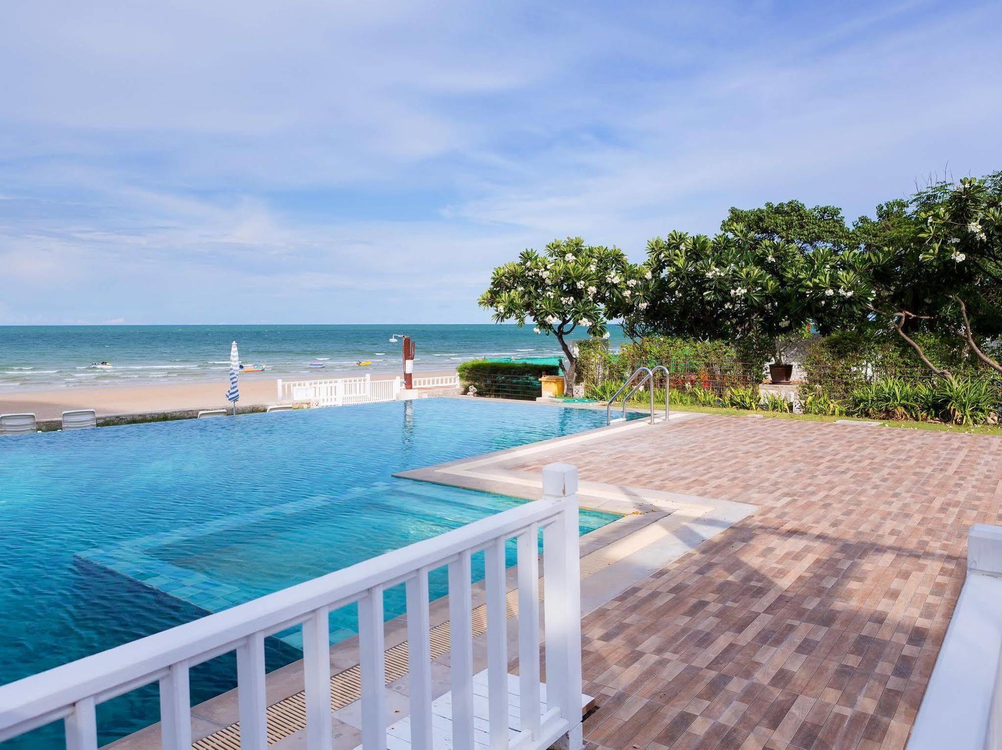 Baan Poolom Beachfront Apartment