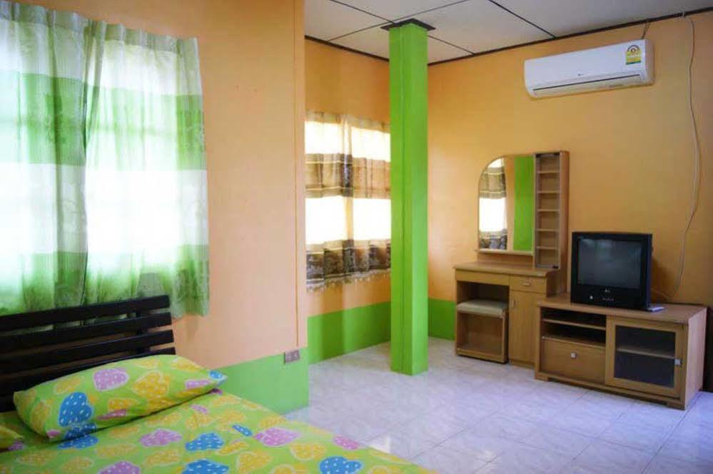 Buachompoo Guest house Ko Si Chang