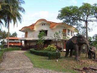 Aunchaleena Front Hotel