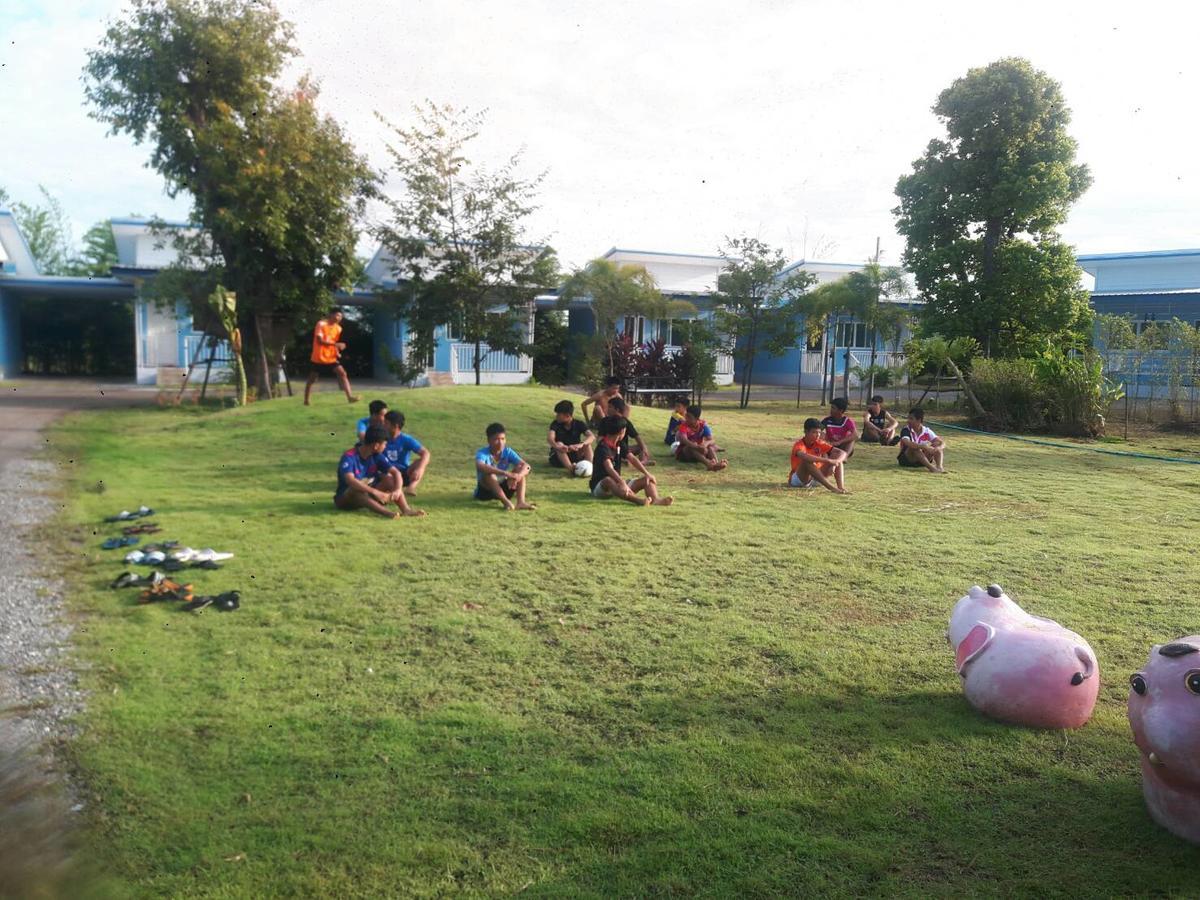 เคียงเลิงรีสอร์ท * Ban Nong Bua Thong