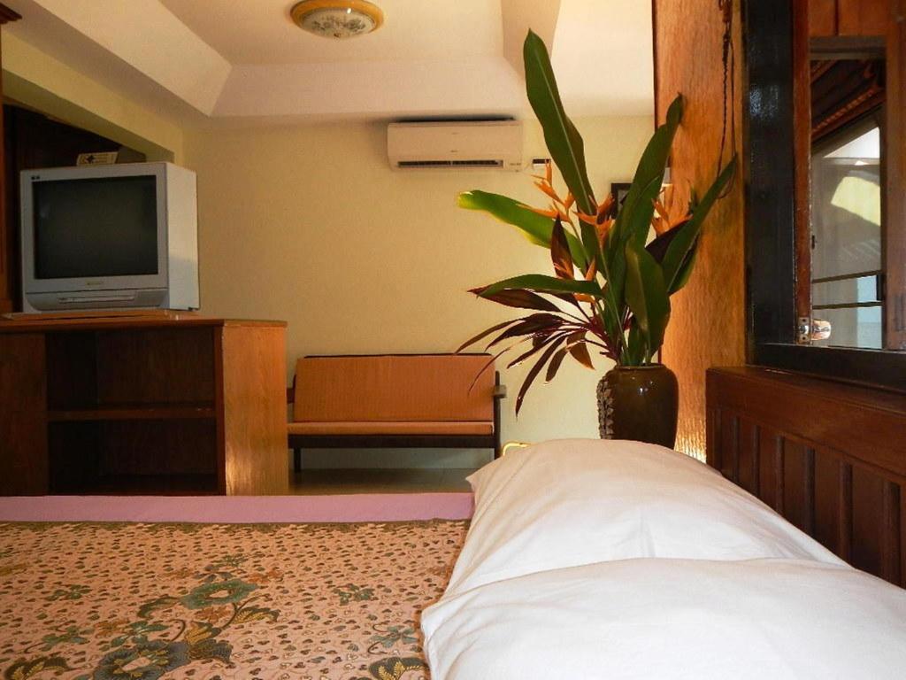 Sunrise Hotel *