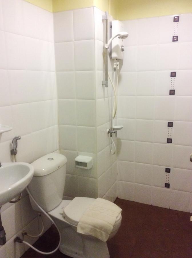 Hotel T.p. Place *