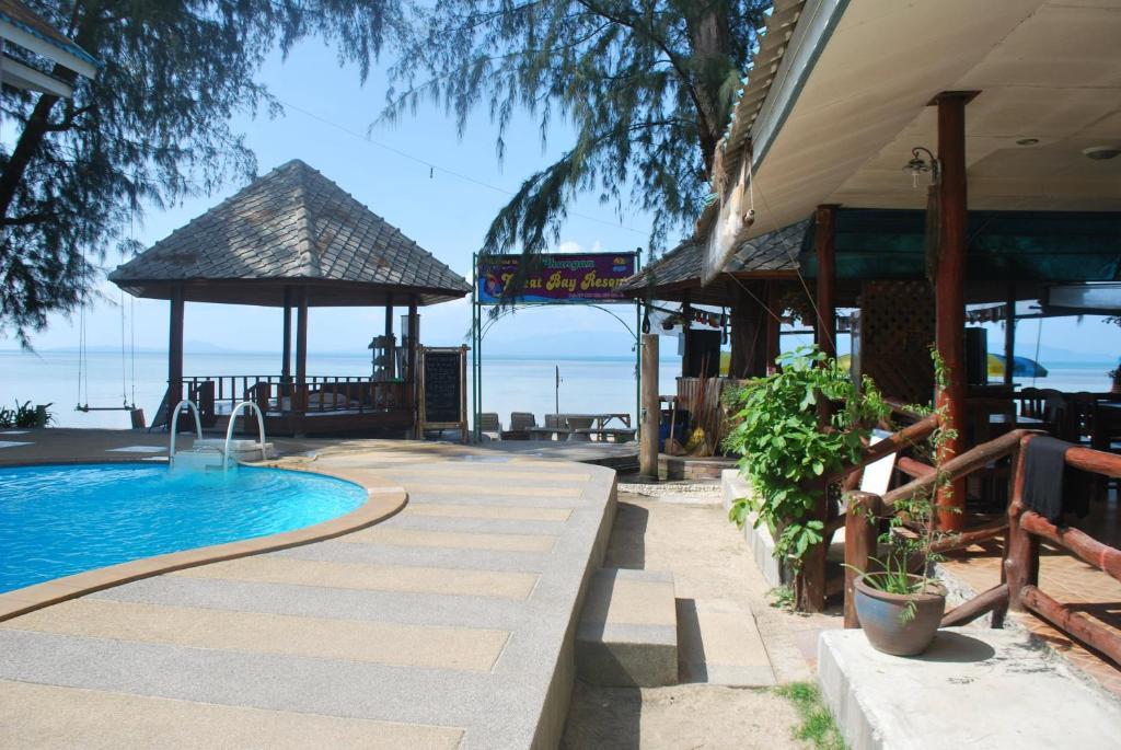 Resort Siraya Beachfront 3*