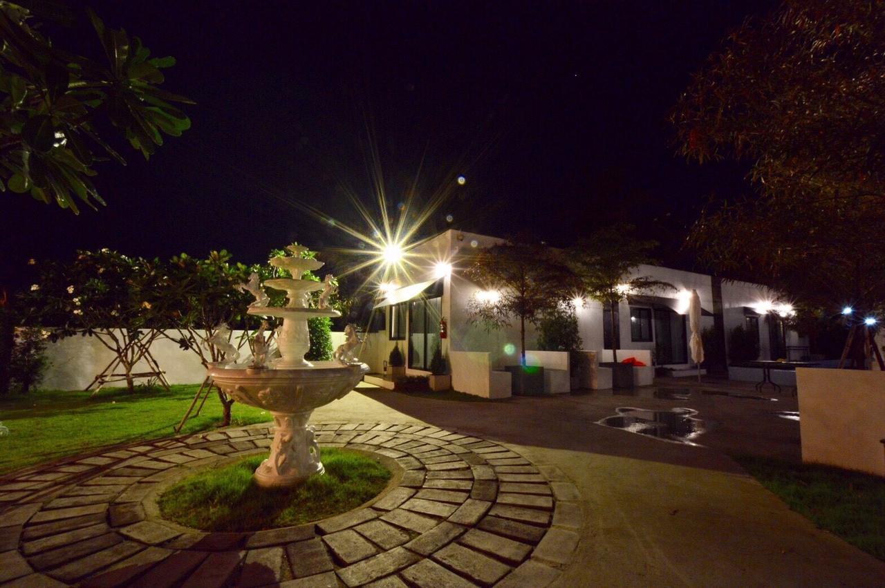 Loft Caravan Resort Haad Chao Samran