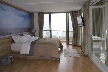 Boathouse Hua Hin 4*