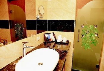 Nok & 4* Chiang Mai