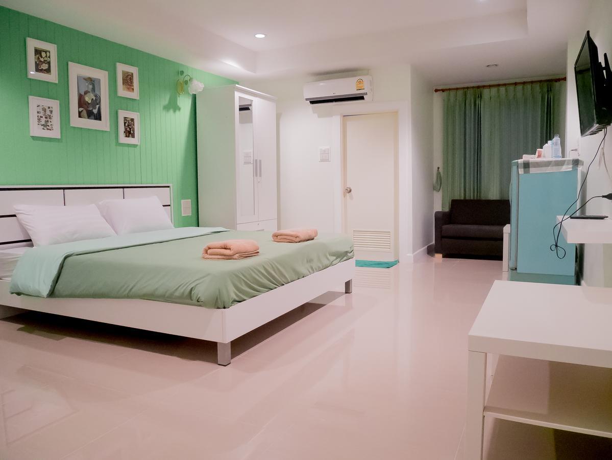 Hotel Uj