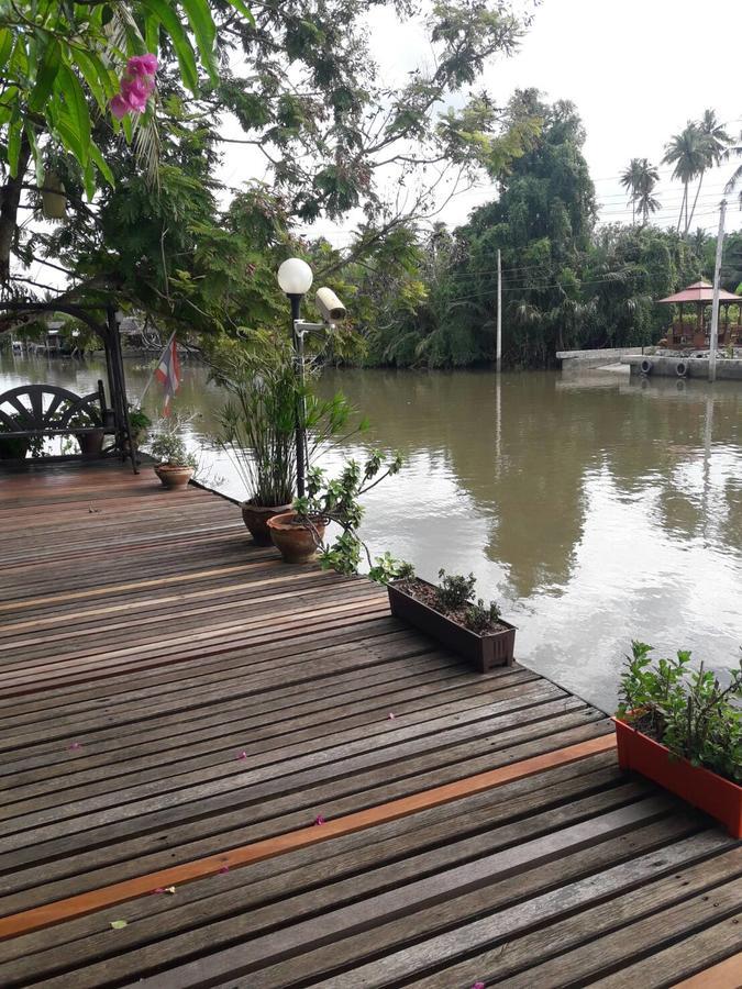 Baan Mai Chai Khlong * Amphawa