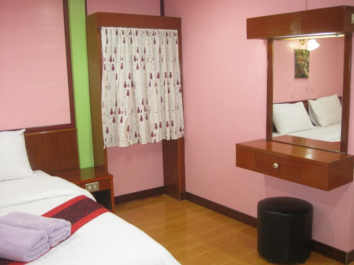 Resort Haad Somboon House Bang Saphan
